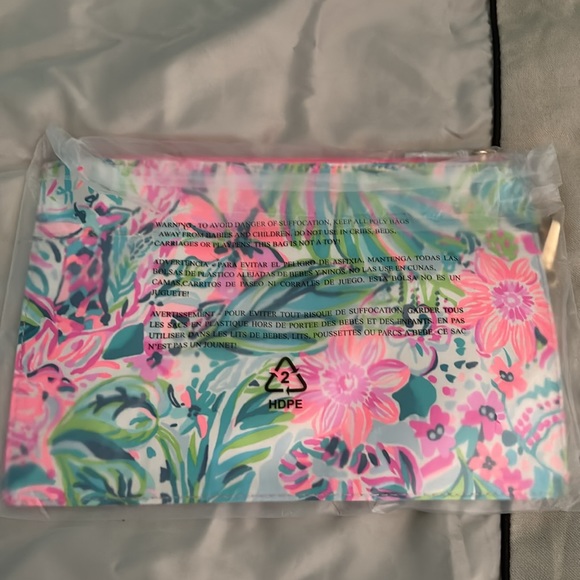 Lilly Pulitzer Liara Pouch NWT - Picture 4 of 4